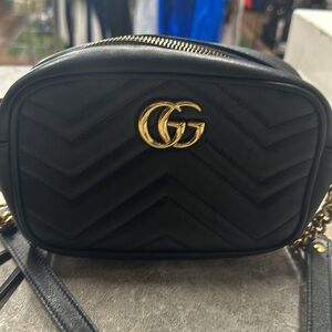 Authentic Leather Mini Black Shoulder Gucci bag.